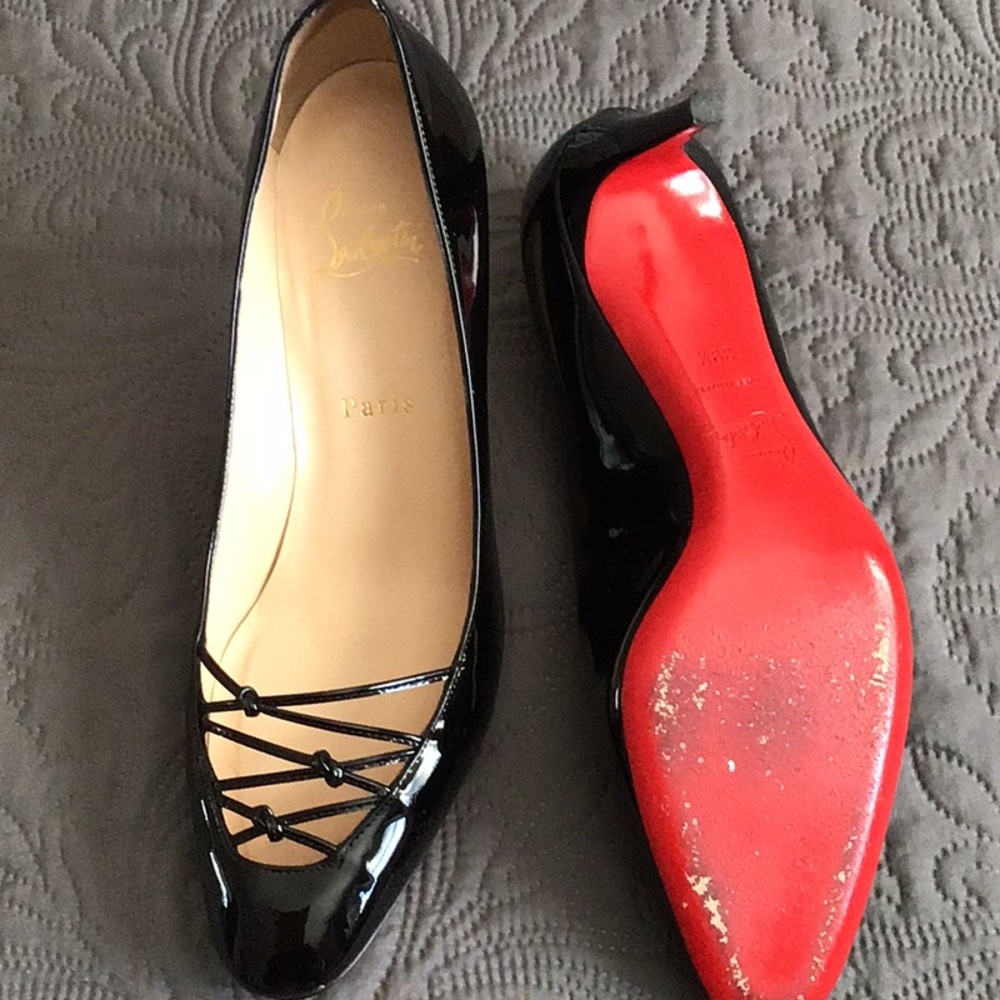 Christian Louboutin black patent pumps. - Picture 3 of 6